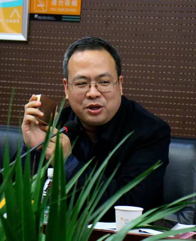 看看上面這位，就是我們1066最紅的男人——付總。