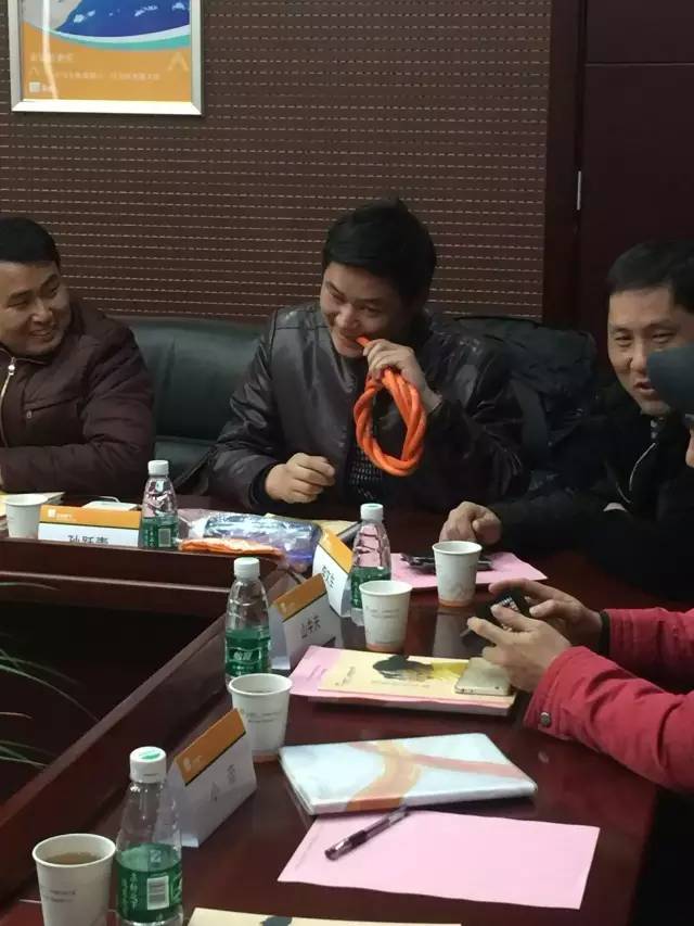 小編想問一下咬膠管的孫老師，優(yōu)質(zhì)膠管的口感如何呢？