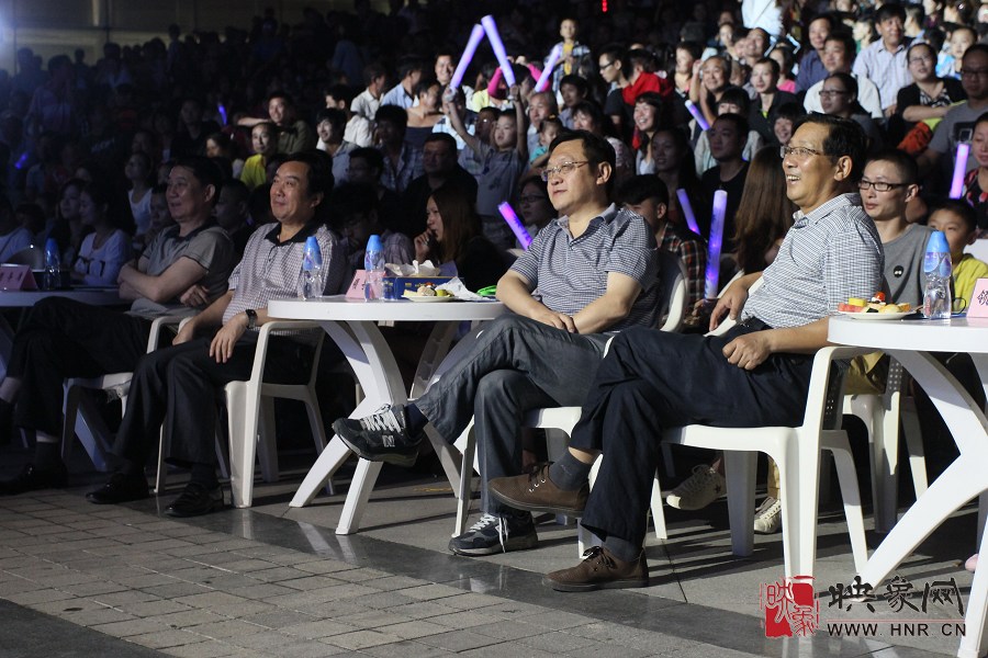 到場的河南人民廣播電臺(tái)各位領(lǐng)導(dǎo) 到場的河南人民廣播電臺(tái)各位領(lǐng)導(dǎo)