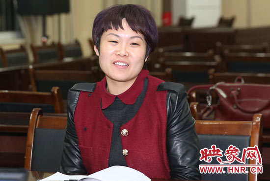 “焦裕祿式好干部”楊艷敏接受采訪。