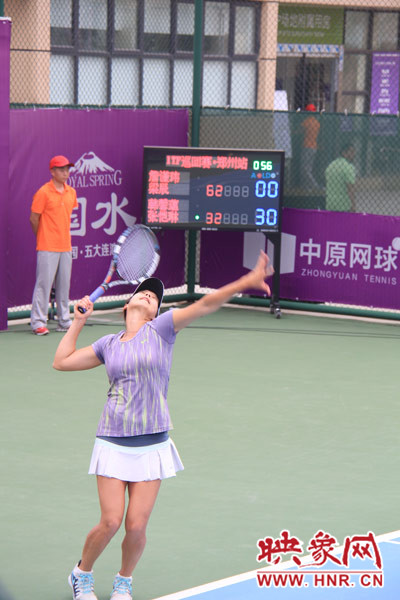 比賽中,發(fā)球瞬間 比賽中,發(fā)球瞬間