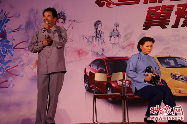 戲曲演員劉海功表演的《月下相會》經(jīng)典生動，詼諧幽默。