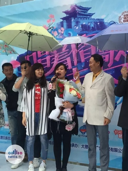 海波瞞著妻子，請(qǐng)來(lái)妻子的家人，耿梅驚喜感動(dòng)，喜極而泣~