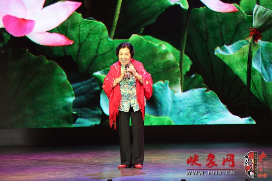 著名越調(diào)表演藝術(shù)家、越調(diào)皇后毛愛(ài)蓮演唱《白奶奶醉酒》選段“好一個(gè)俊俏的趙鳳英”