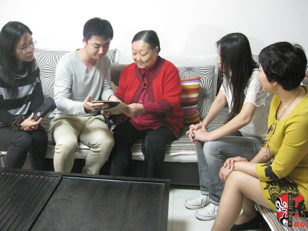 央視戲曲頻道、河南電臺(tái)戲曲廣播記者聯(lián)合采訪馬金鳳