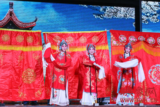 京劇《鎖麟囊》春秋亭外風雨暴　演唱者：月陽　連德志　李朋杰