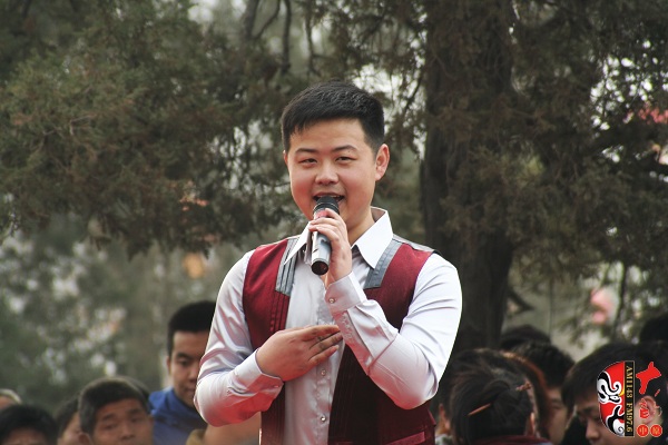 2012年度河南十大名票榜首、《梨園春》2007年度銀獎(jiǎng)擂主陳迎輝演唱豫劇《春秋配》選段“遇君子在荒