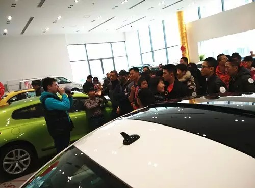 現場活動由私家車廣播《999車生活》主播飛揚、佳雨主持，新年呵護，溫暖你一路。