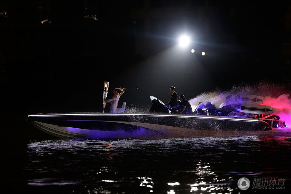 倫敦奧運開幕式 小貝乘快艇傳圣火