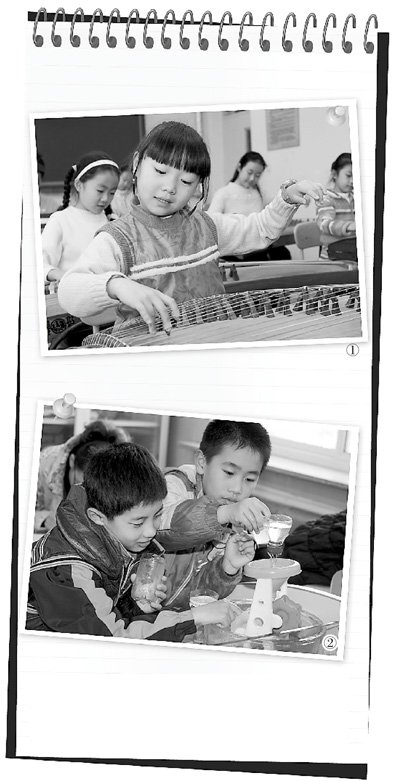 　圖1：鐵路五小古箏社團(tuán)的孩子們正在演奏《高山流水》，圖2：科學(xué)課上，孩子們正在探索水的秘密。