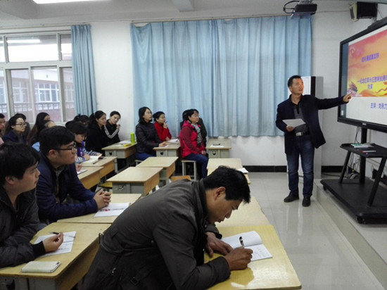 劉永力書記主講，全體黨員和教師參會(huì)聆聽