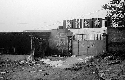 因為生意蕭條，內(nèi)黃縣一家腐竹設(shè)備廠已關(guān)門歇業(yè)(隱蔽拍攝)