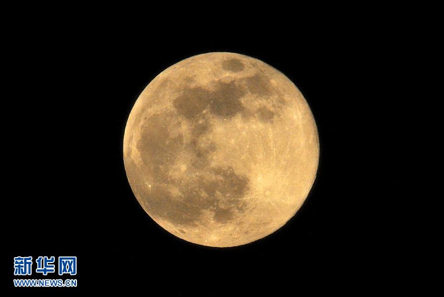 6月23日晚，云南省昆明市上空的圓月。