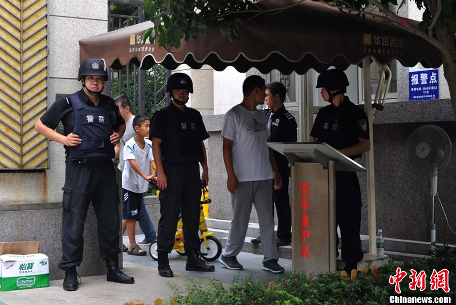 7月31日，成都成華區(qū)二十四城小區(qū)發(fā)生警匪槍戰(zhàn)。