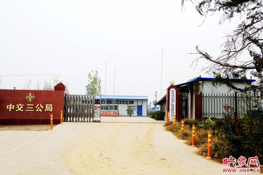 鄭州市京廣快速路南段三工區(qū)項(xiàng)目部還未撤離。