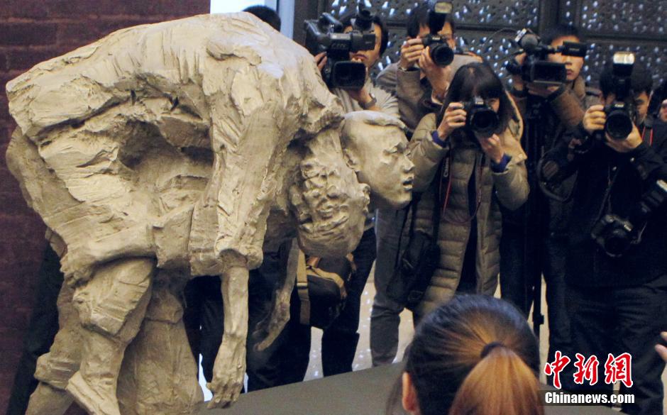 紀(jì)念南京大屠殺遇難同胞雕塑展亮相國家博物館 紀(jì)念南京大屠殺遇難同胞雕塑展亮相國家博物館