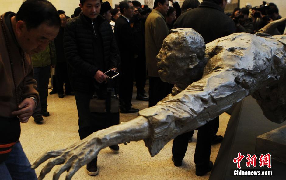 紀(jì)念南京大屠殺遇難同胞雕塑展亮相國家博物館 紀(jì)念南京大屠殺遇難同胞雕塑展亮相國家博物館