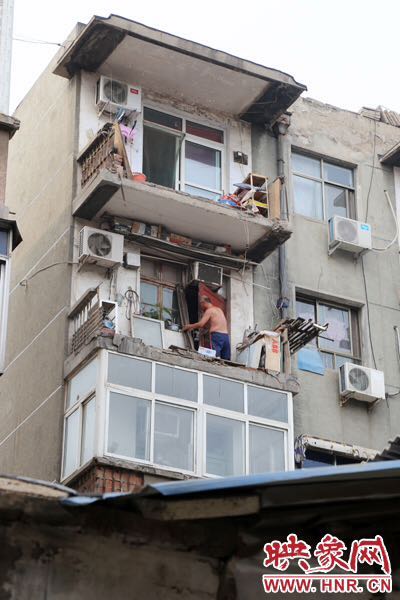 據(jù)了解，該棟房屋建造于1986年，距今已經(jīng)30年。