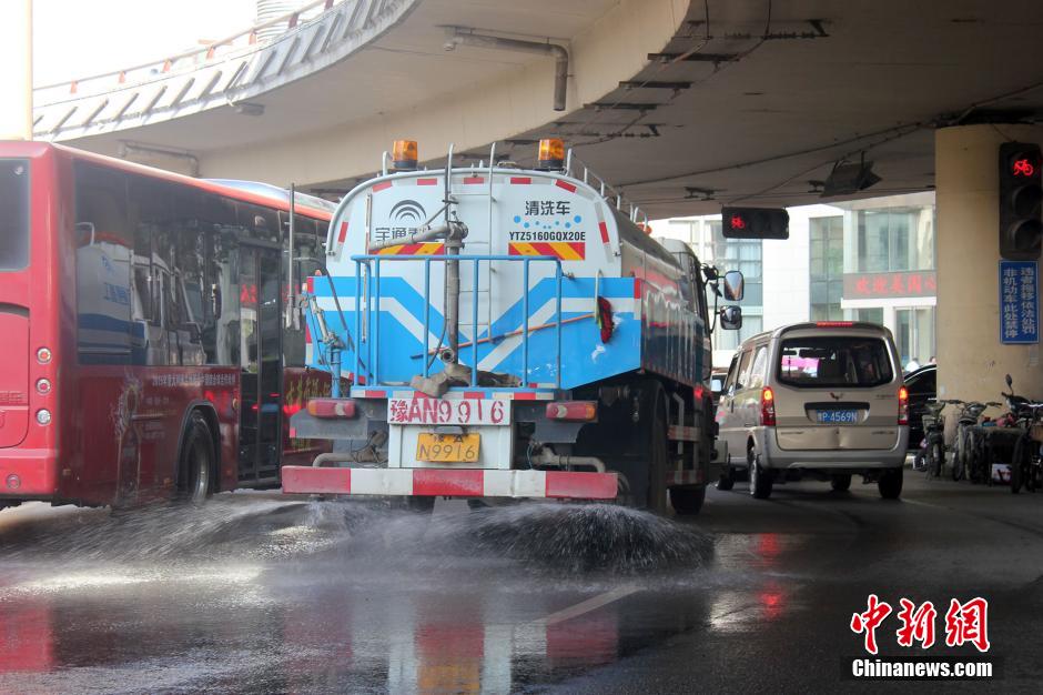 鄭州治霾上演“十八般武藝” 鄭州治霾上演“十八般武藝”