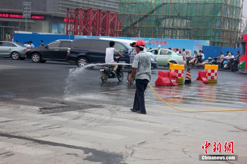 鄭州治霾上演“十八般武藝” 鄭州治霾上演“十八般武藝”