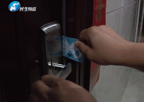 驚！一張卡片秒開防盜門 你家的門還安全嗎？