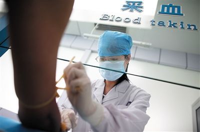 2010年5月，北京艾滋病毒攜帶者可以進(jìn)行快速檢測。新京報(bào)資料圖片 韓萌 攝