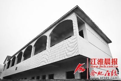 事發(fā)小學(xué)。晨報(bào)記者 高博 攝