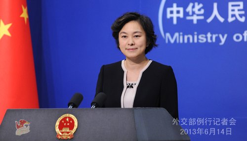 2013年6月14日，外交部發(fā)言人華春瑩主持例行記者會。