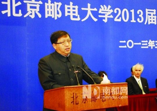 3月25日,方濱興出席北郵2013屆研究生畢業(yè)典禮并講話。資料圖片