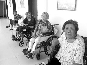 13個(gè)老人中，年齡最大的已經(jīng)99歲