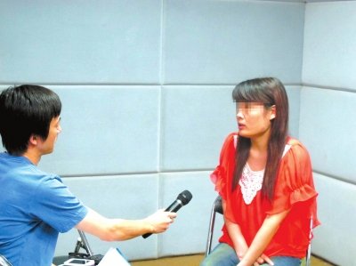 醫(yī)藥代表王慧在接受媒體采訪(fǎng)。記者 袁國(guó)禮/攝