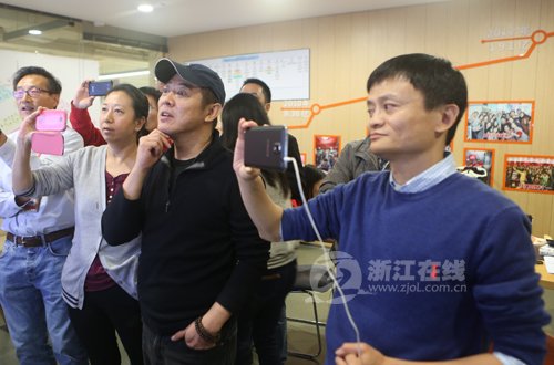 李連杰現(xiàn)身阿里巴巴，助陣雙十一。