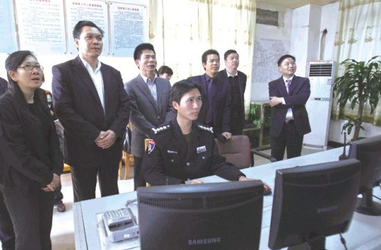 國家民政部農(nóng)村社區(qū)驗(yàn)收評(píng)估組對(duì)南海區(qū)農(nóng)村社區(qū)建設(shè)進(jìn)行檢查驗(yàn)收。