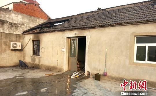 揚州儀征發(fā)生刑事案件5人死亡現(xiàn)場留有血跡(圖) 揚州儀征發(fā)生刑事案件5人死亡現(xiàn)場留有血跡(圖)