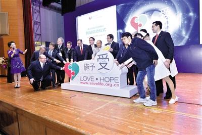 3月19日，中國首個器官捐獻志愿者登記網(wǎng)站（www.savelife.org.cn）正式啟動，器官捐