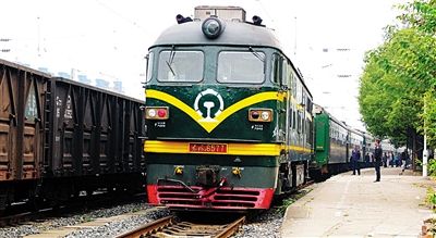 綠皮車 較早的老式火車，客車車廂以綠色為主