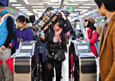 “網(wǎng)絡(luò)黃?！迸浒僬讓拵屍?0.1秒發(fā)現(xiàn)退票