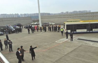 重慶機(jī)場警方到場處置。