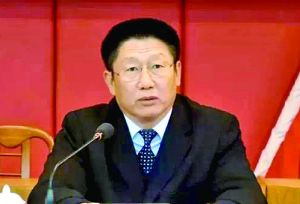 他曾身居要職，在仕途上平步青云，“連跳式”升官；他如今落馬，被查出近乎瘋狂地收受巨額利益、用公款送禮，還隱瞞“裸官”身份、在私企老板的安排下多次嫖娼、參與賭博、與多名女性通奸，被一線辦案人員形容為“五毒俱全”的干部。近日，深圳原市委常委、政法委書記蔣尊玉的貪腐歷程被披露。