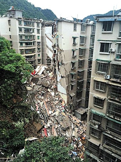  昨日，貴陽市云巖區(qū)一棟9層居民樓垮塌，16人失聯(lián)。新華社發(fā)
