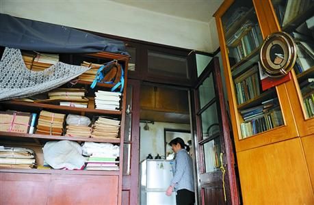 老人生活簡樸，平時有保姆照顧
