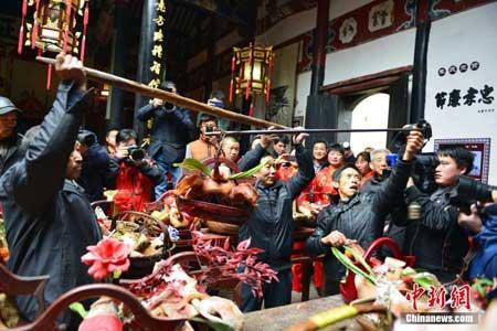浙江朱家村舉行“豬頭大賽”祭祀朱熹 浙江朱家村舉行“豬頭大賽”祭祀朱熹
