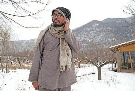 廣東男子放棄百萬年薪 一身布衣隱修終南山 廣東男子放棄百萬年薪 一身布衣隱修終南山