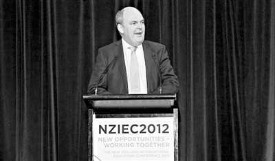 我非常重視新西蘭作為國(guó)際留學(xué)大國(guó)的聲譽(yù)，新西蘭教育在英語(yǔ)國(guó)家內(nèi)是排得上前五名的。新西蘭的大學(xué)會(huì)重視自己的聲譽(yù)，不會(huì)輕易縱容自己的學(xué)生。