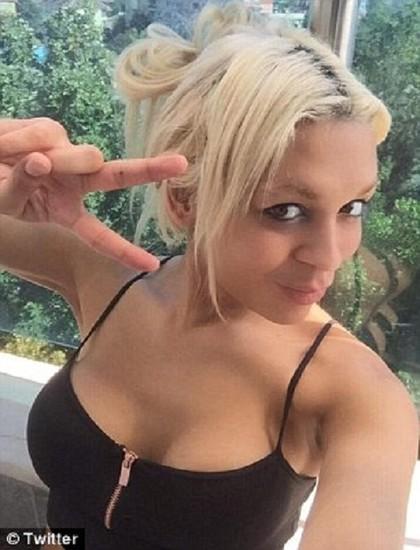 塔拉·赫德森自拍照。