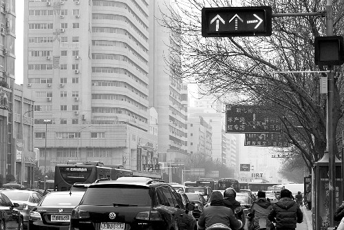 新交規(guī)“黃恐”引發(fā)擁堵？ 這個真的有！