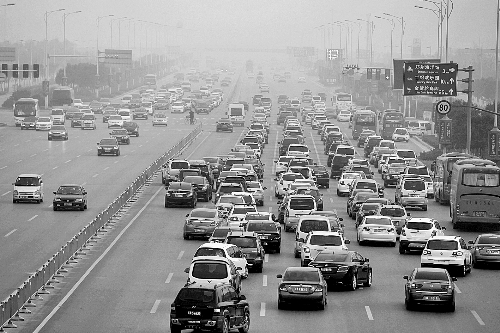 回程車量激增，中州大道車流量大。
