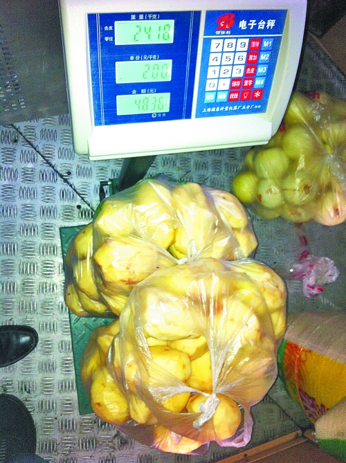 發(fā)料單上寫著土豆30千克，實際為24.18千克。