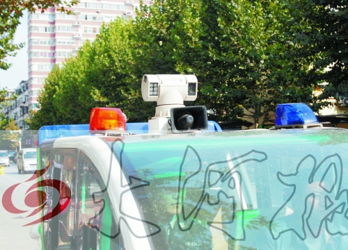巡查車(chē)車(chē)頂裝有360度攝像頭,對(duì)路面違章停車(chē)行為抓拍取證。