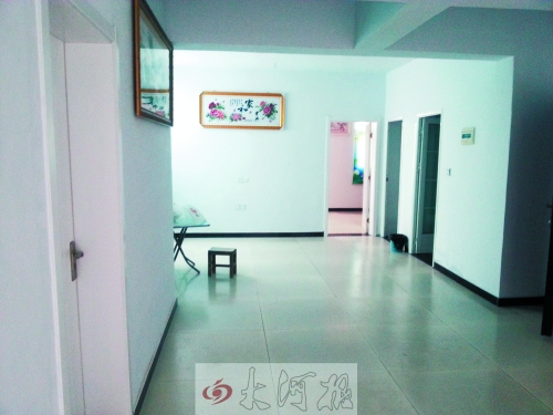 入住的居民說(shuō),這套廉租房面積超過(guò)100平方米。